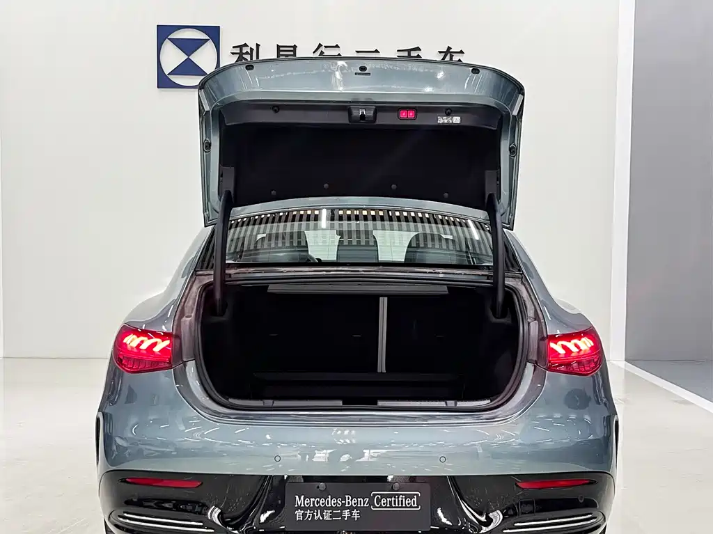 Mercedes-Benz EQE 2025
