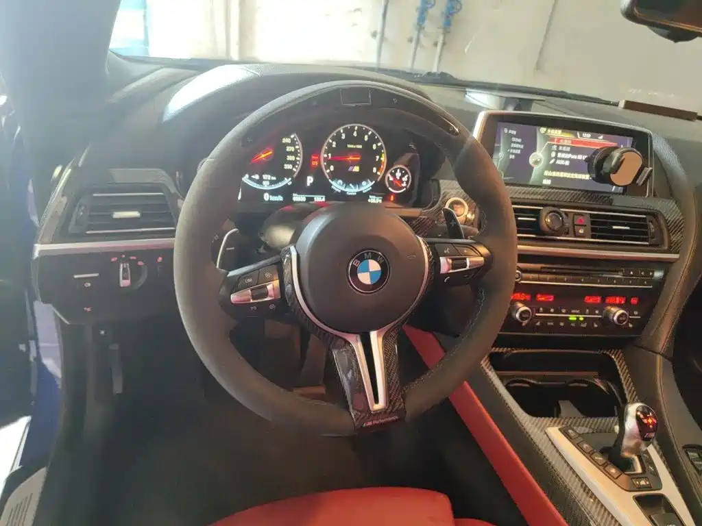 BMW M6 2014 — фото 11