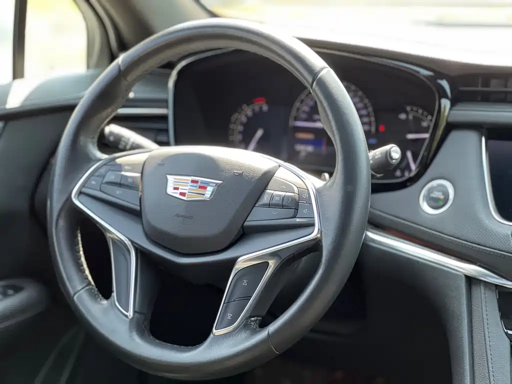 Cadillac XT5 2019 — фото 16