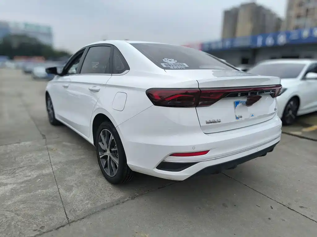 Geely Emgrand 2021 — фото 14