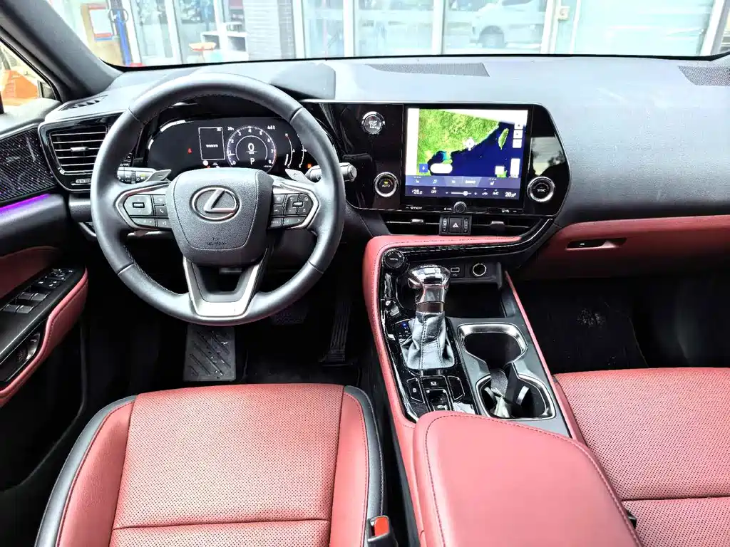 Lexus NX 2025