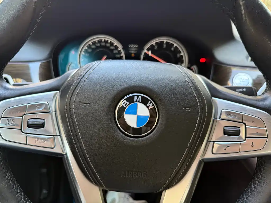 BMW 7 Series 2017 — фото 12