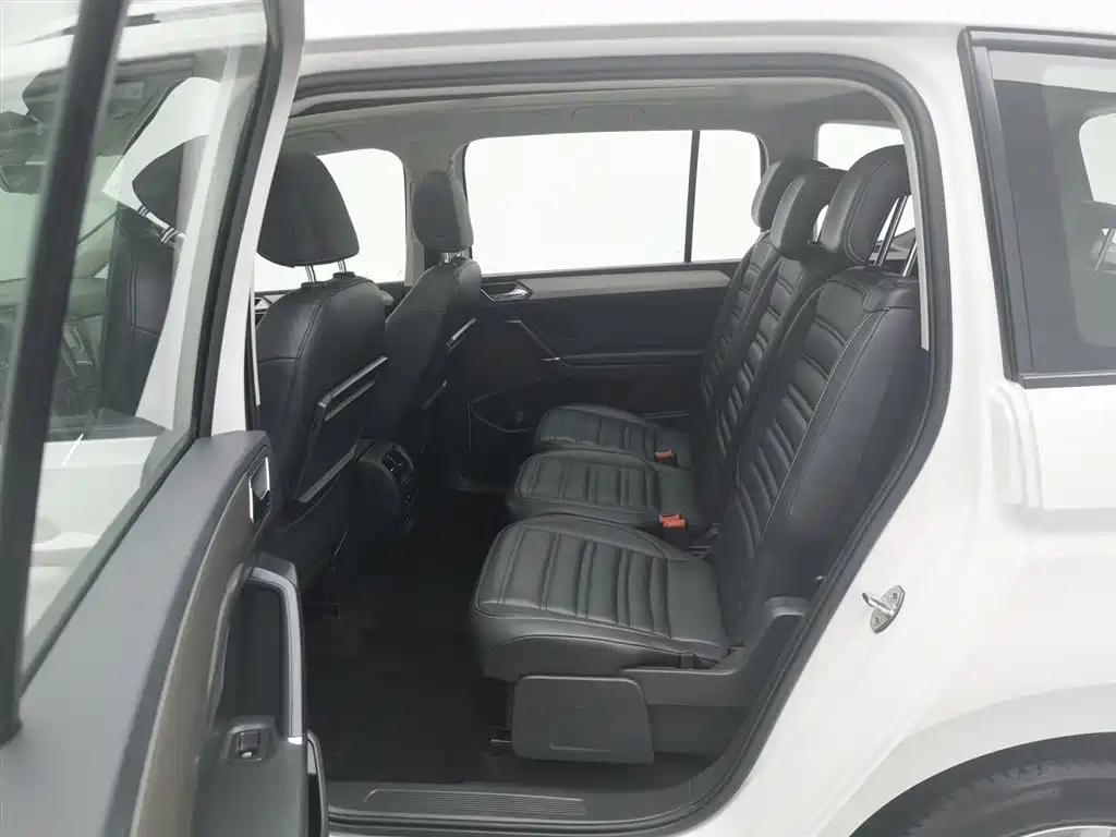 Volkswagen Touran 2018 — фото 15