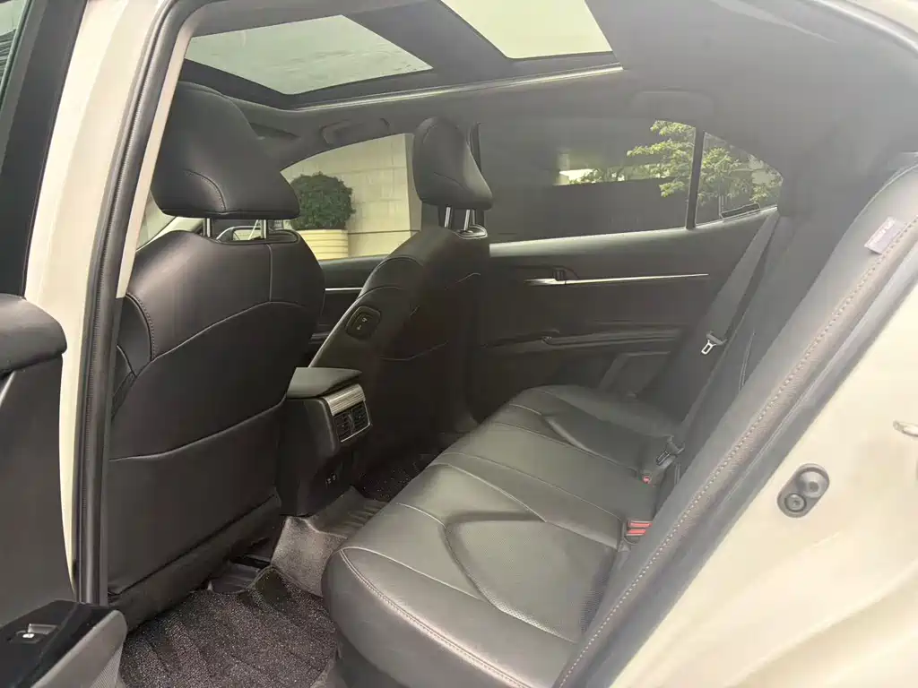 Toyota Camry 2019 — фото 13