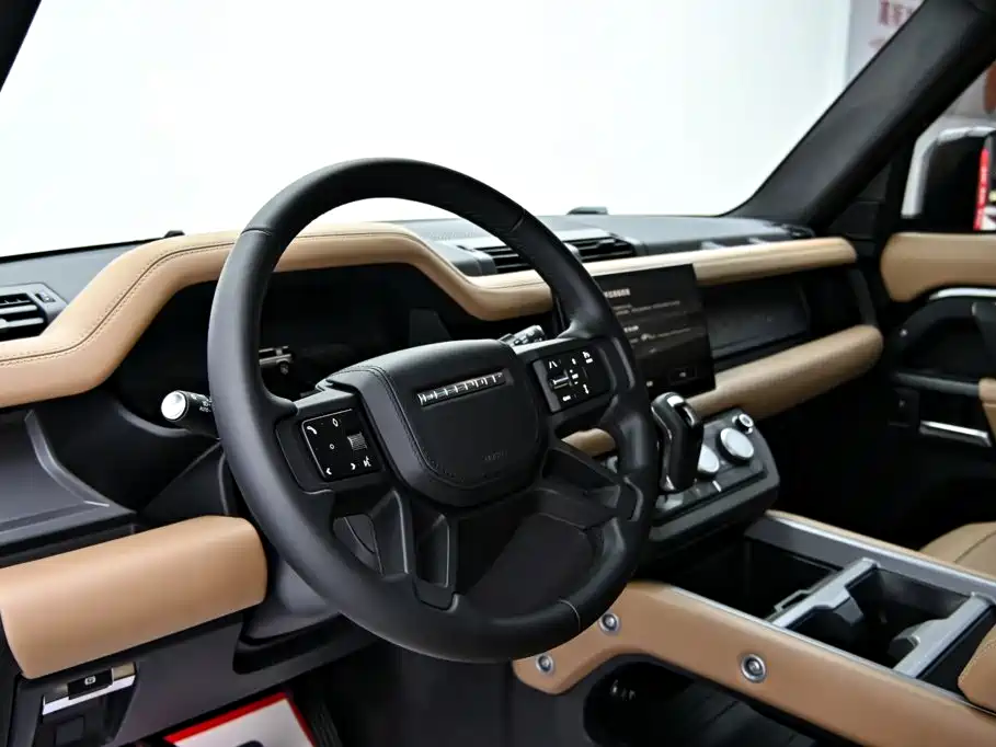 Land Rover Defender 2024 — фото 16