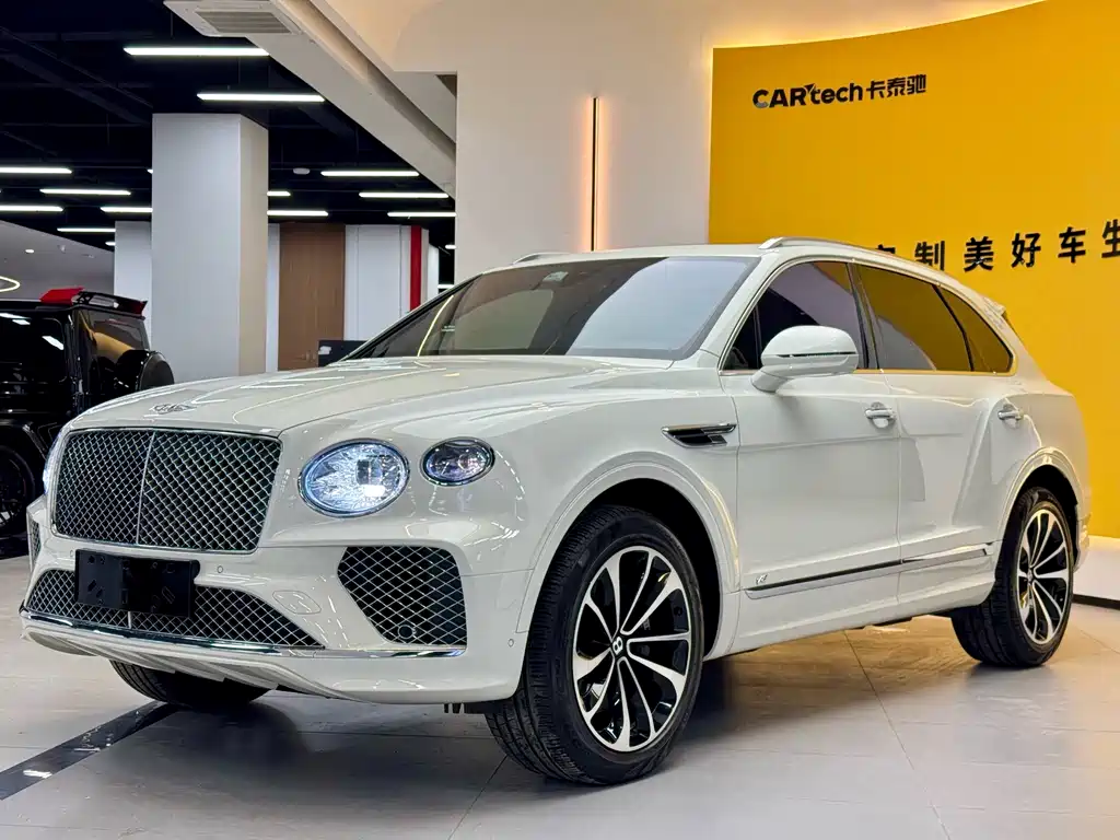 Bentley Bentayga 2023 — фото 1