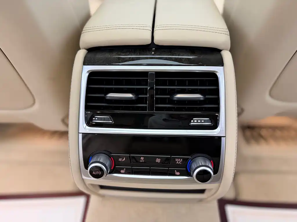 BMW 7 Series 2021 — фото 11