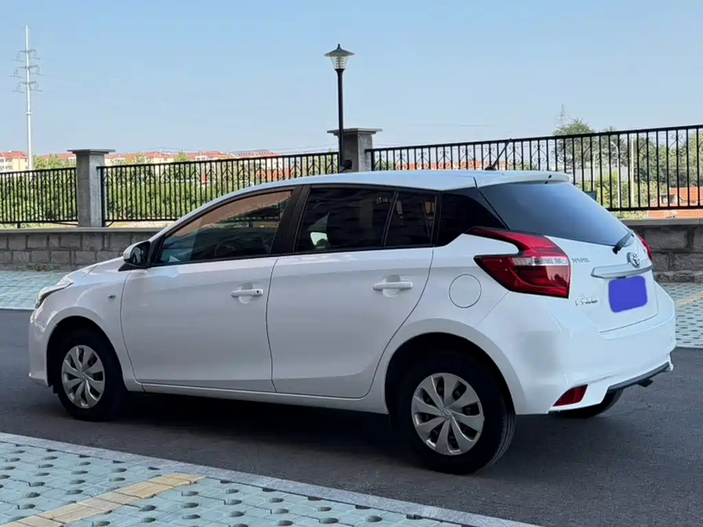 Toyota Yaris L 2017 — фото 5
