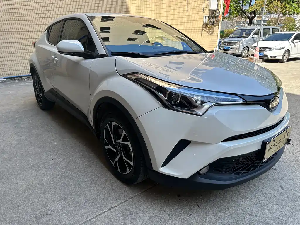Toyota C-HR 2019 — фото 3
