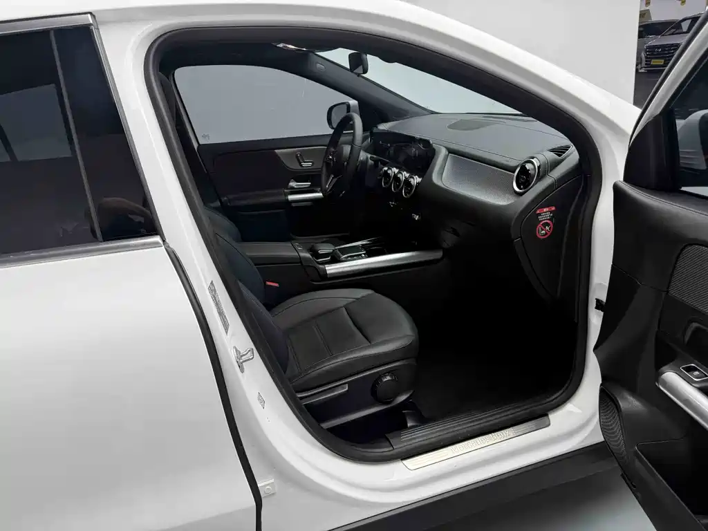 Mercedes-Benz GLA 2023