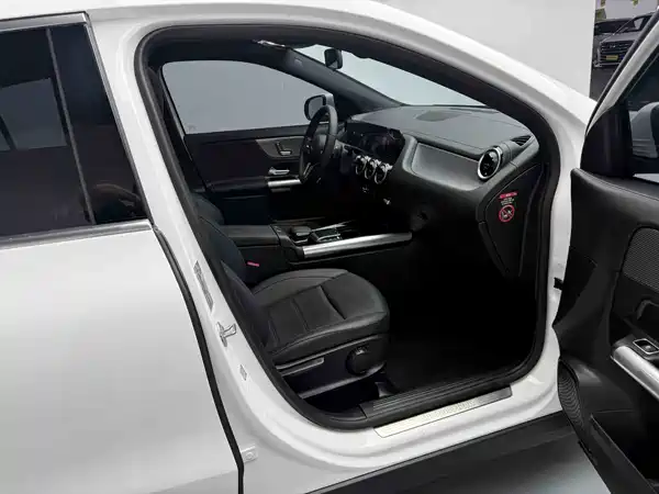 Mercedes-Benz GLA 2023