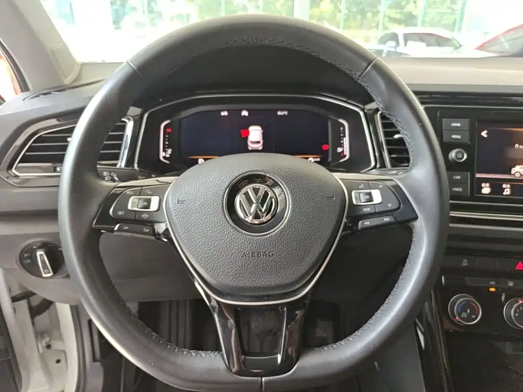 Volkswagen T-Roc 2020 — фото 11