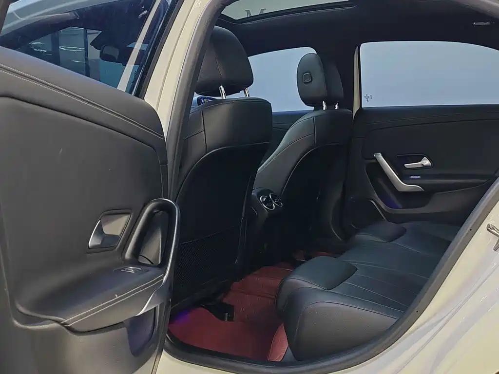 Mercedes-Benz A-Class 2022 — фото 11
