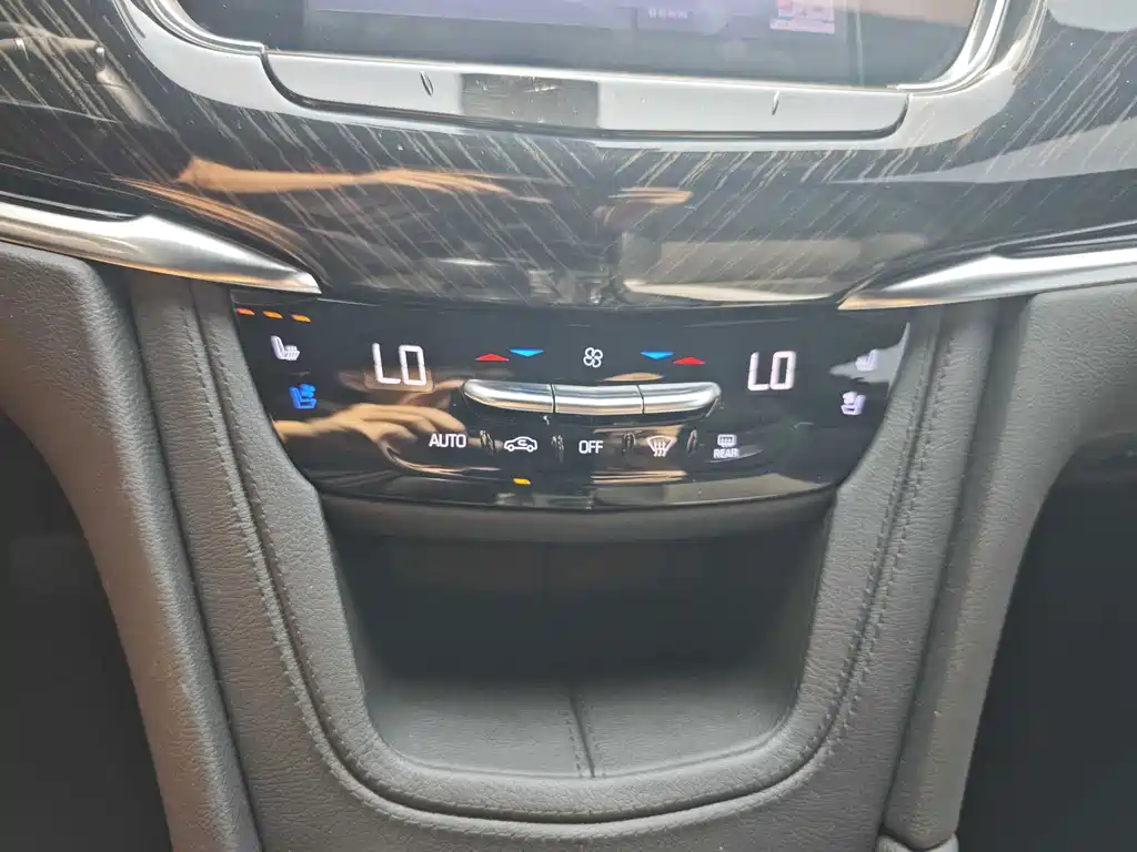 Cadillac XT6 2021 — фото 17