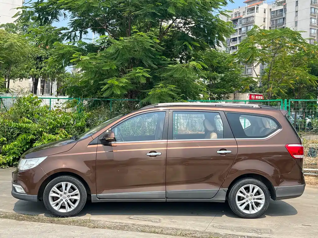Baojun 730 2015