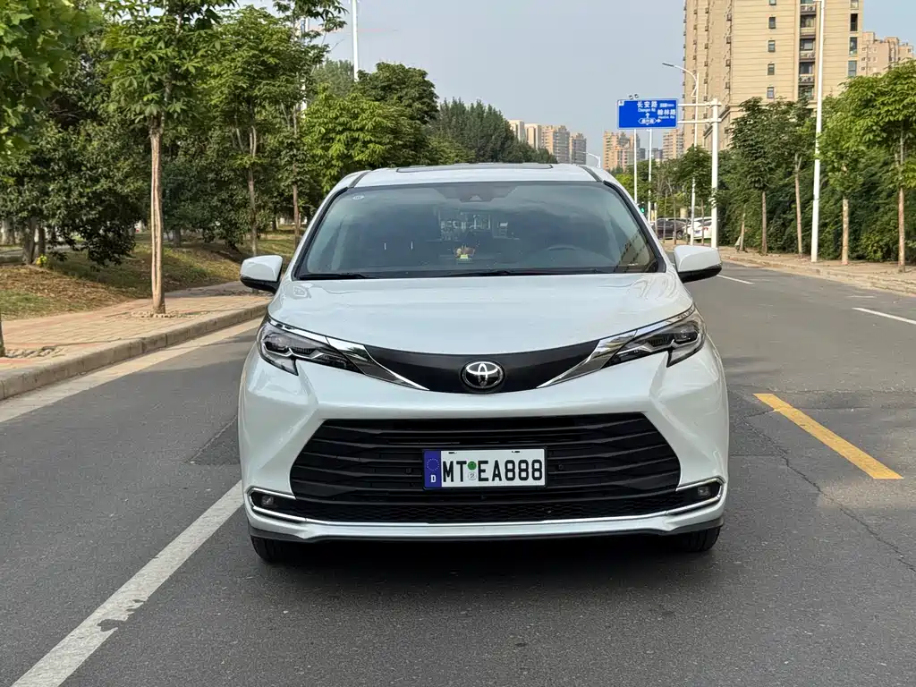 Toyota Sienna 2025