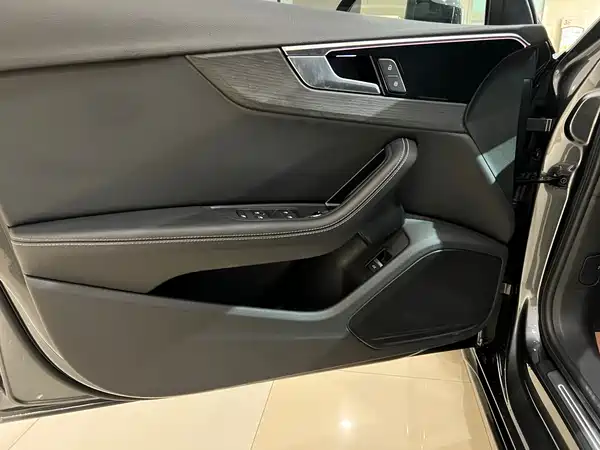 Audi A4L 2023