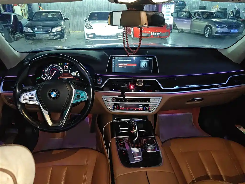 BMW 7 Series 2018 — фото 13