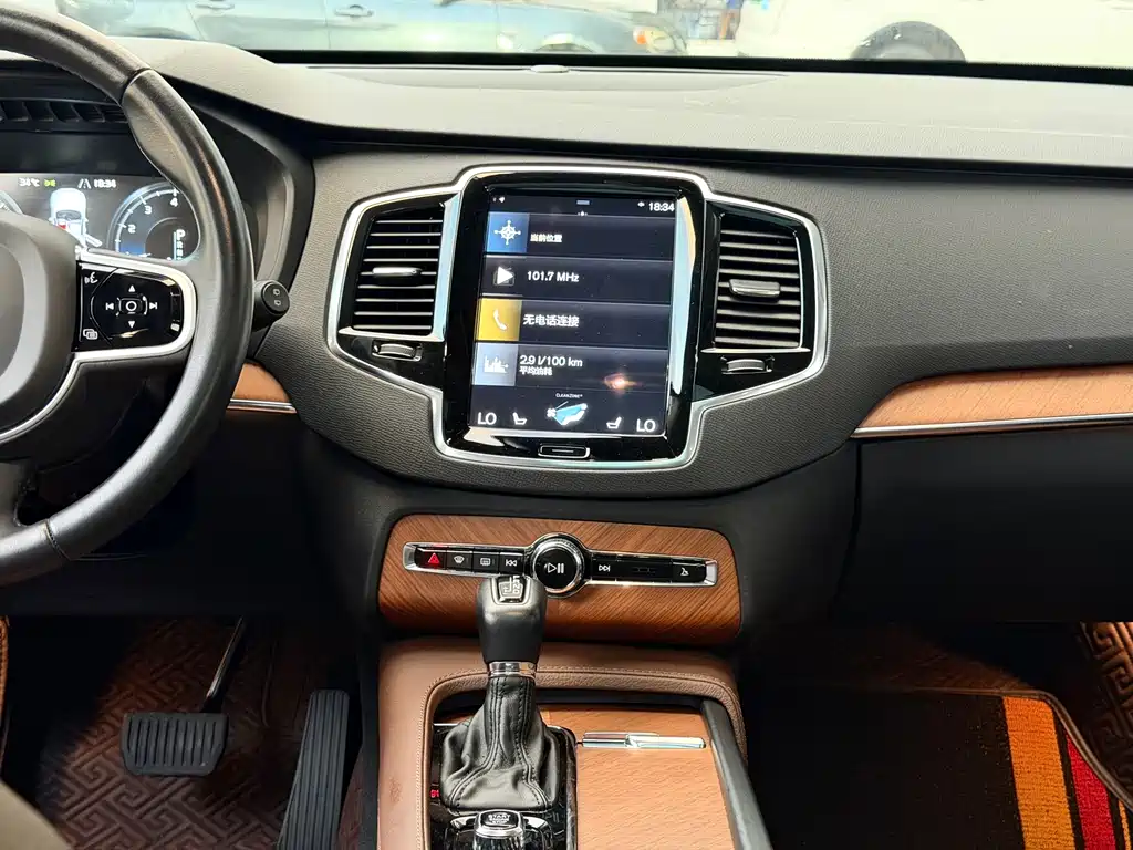 Volvo XC90 2020 — фото 18