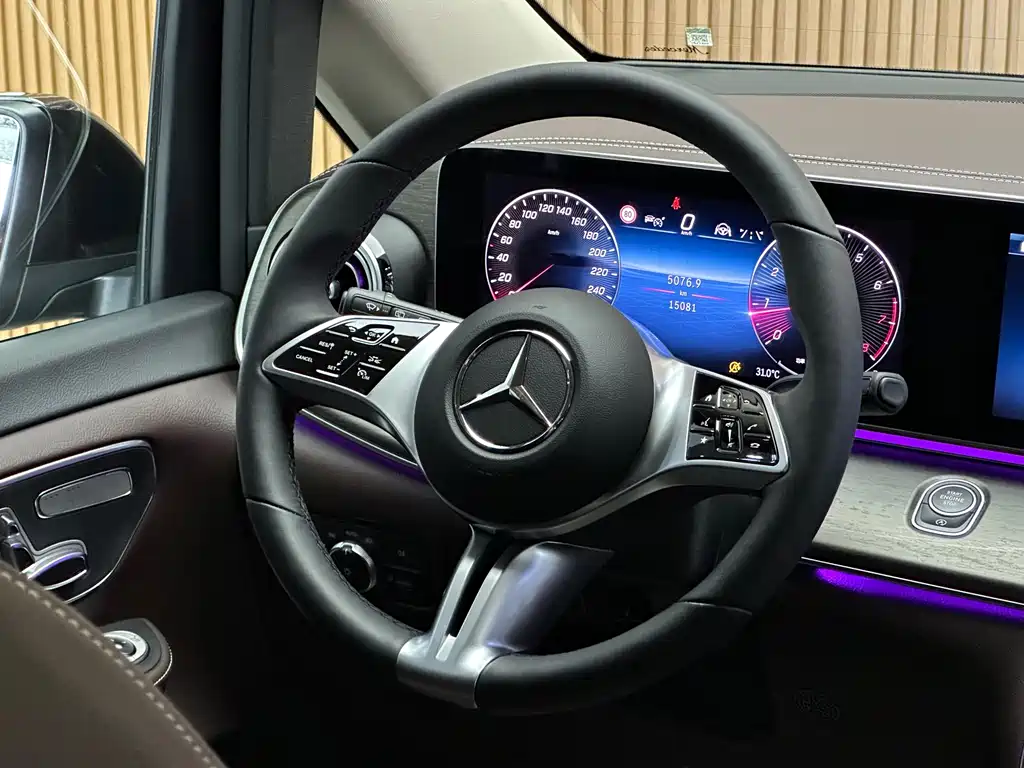 Mercedes-Benz V-Class 2024 — фото 11