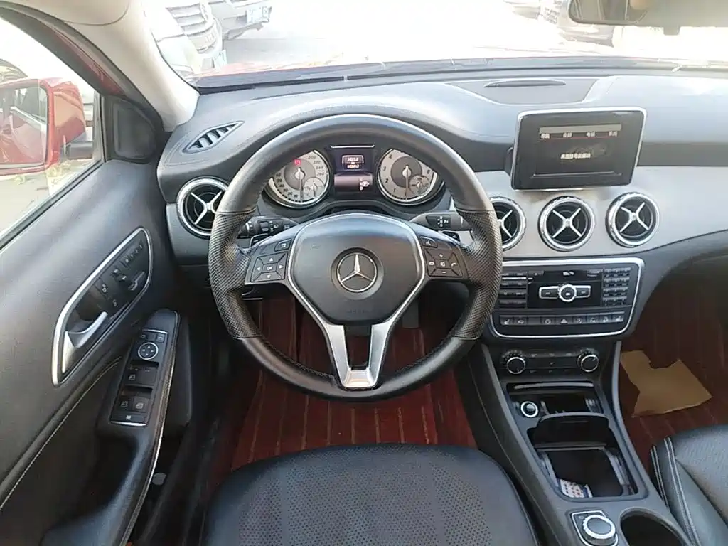 Mercedes-Benz GLA 2015 — фото 11
