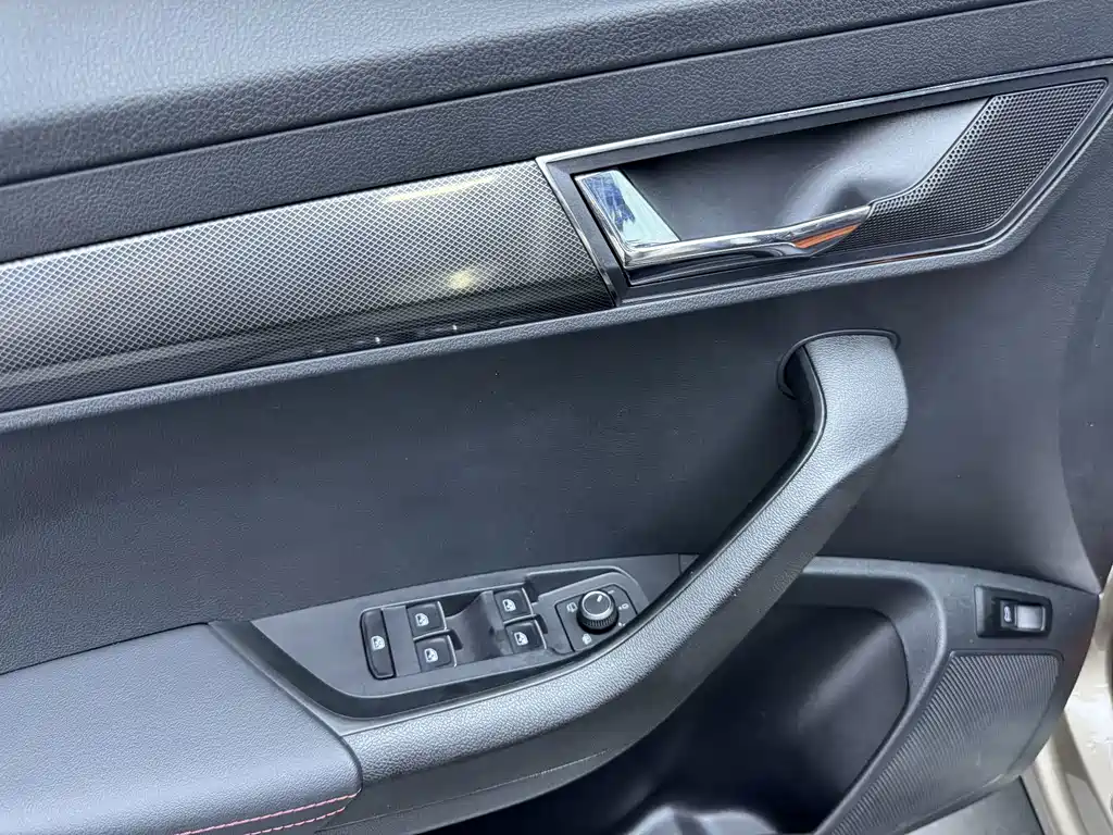 Skoda Karoq 2022 — фото 11