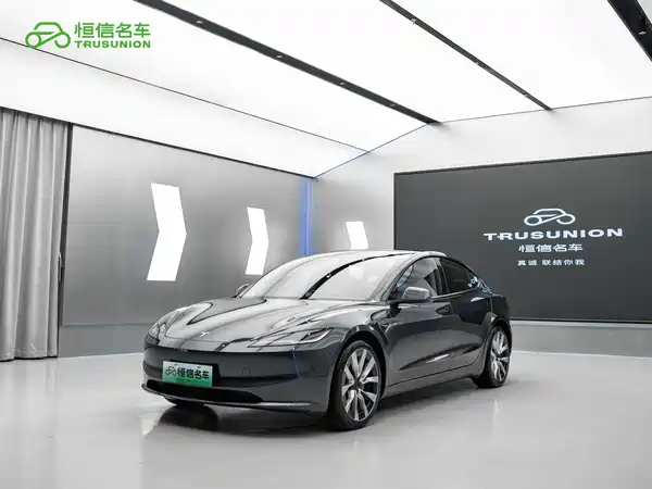 Tesla Model 3 2024