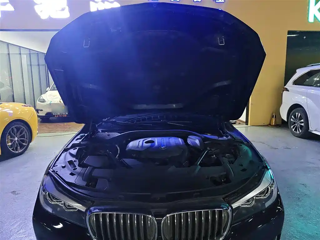 BMW 7 Series 2018 — фото 11