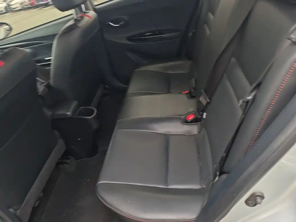 Toyota Yaris L 2020 — фото 17