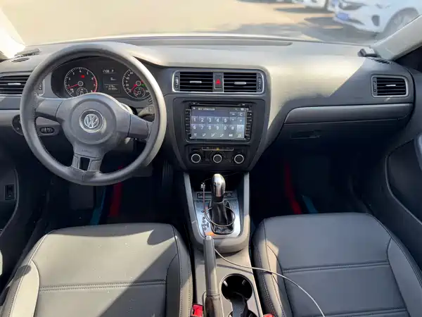 Volkswagen Sagitar 2013