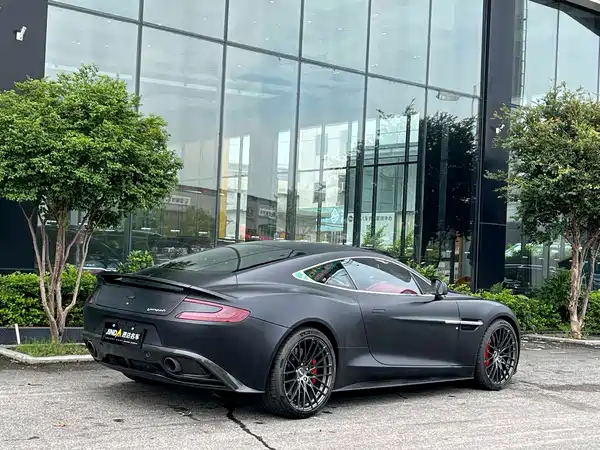 Aston Martin Vanquish 2017