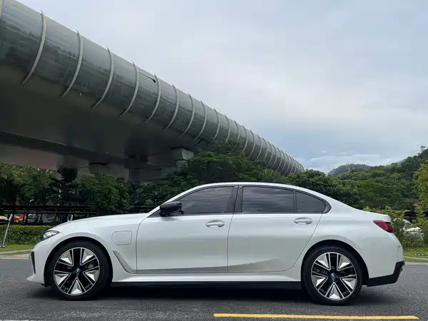 BMW i3 2023