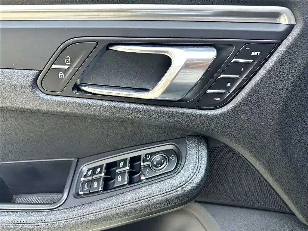 Porsche Macan 2019 — фото 19