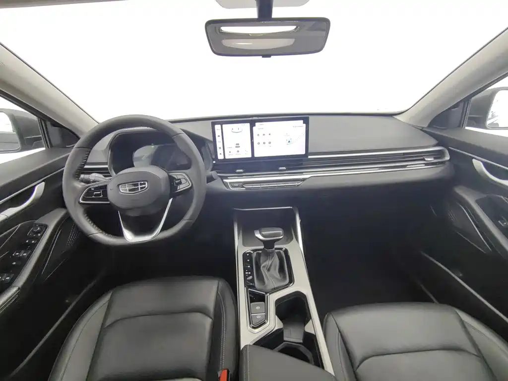 Geely Emgrand 2023