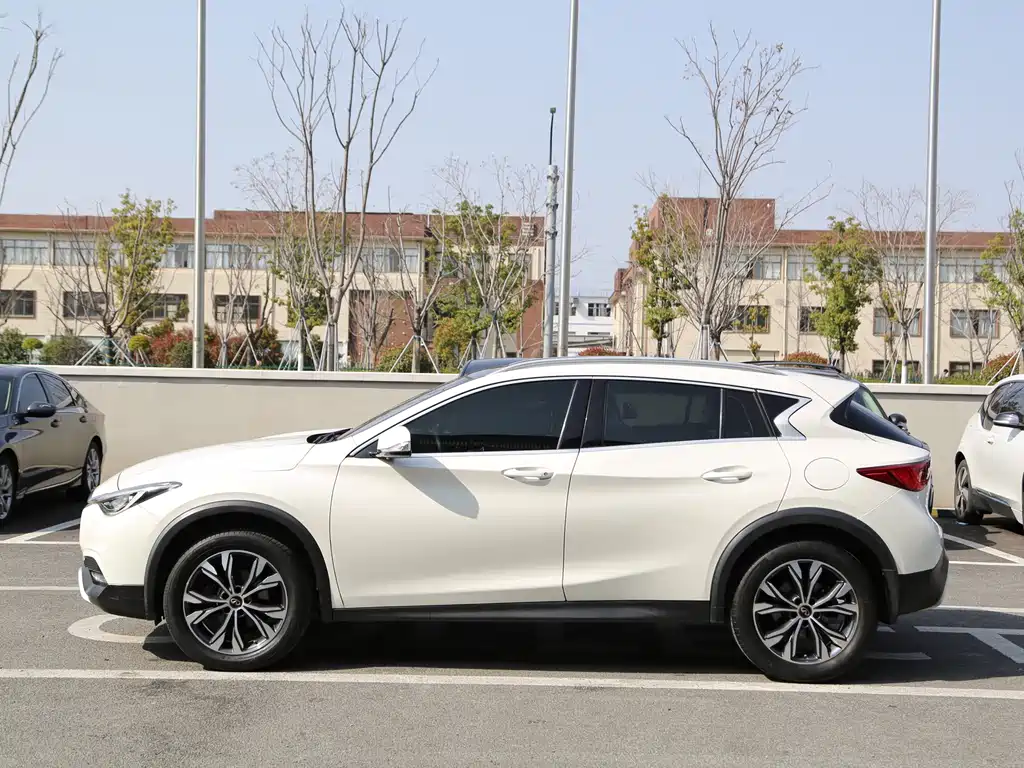 Infiniti QX30 2018 — фото 18