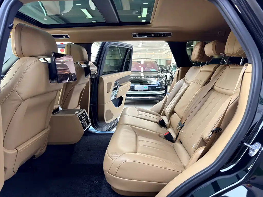 Land Rover Range Rover 2023 — фото 12