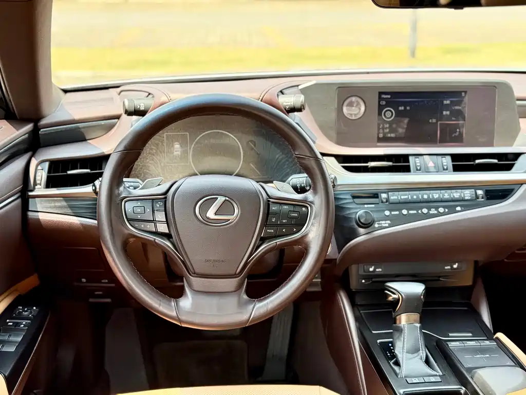 Lexus ES 2021 — фото 11