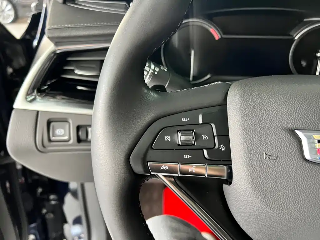 Cadillac XT6 2022 — фото 17
