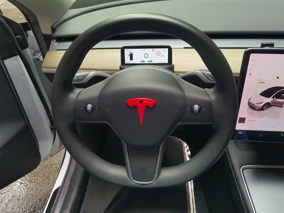 Tesla Model Y 2022 — фото 15