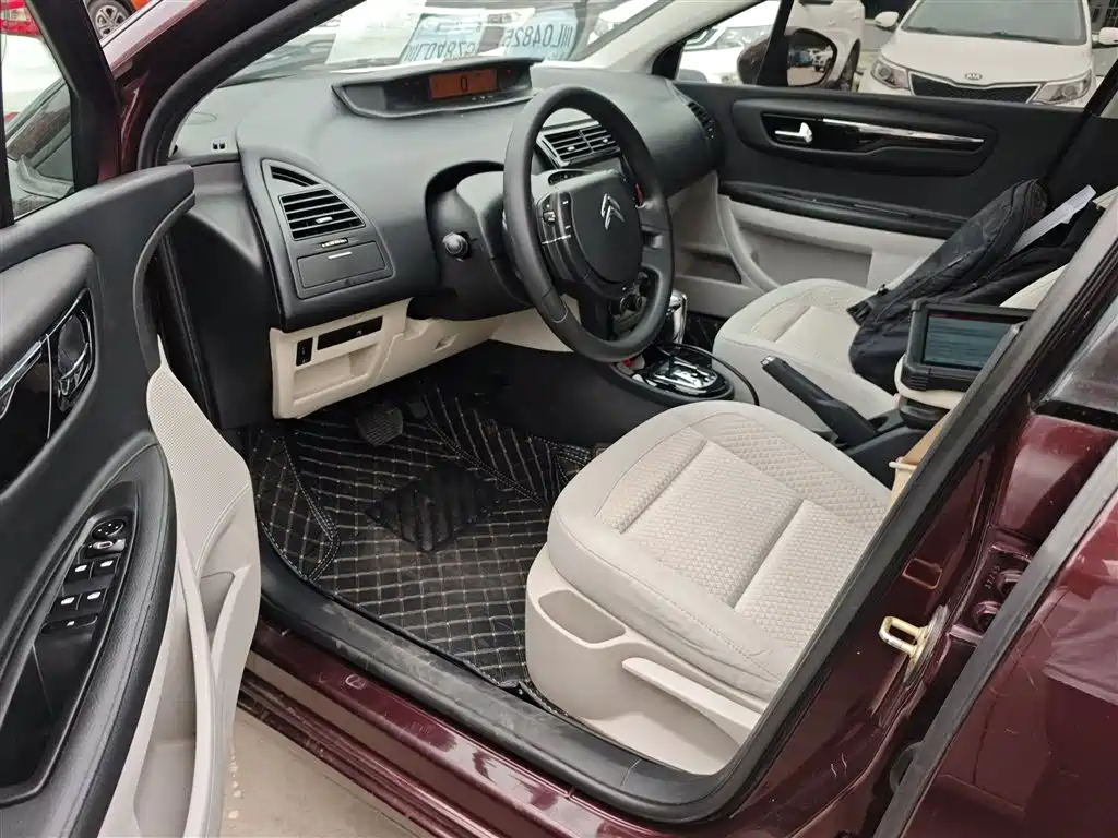Citroen C-Quatre 2015 — фото 15