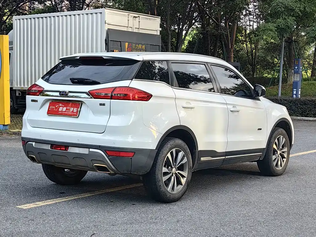 Geely Boyue 2018 — фото 13