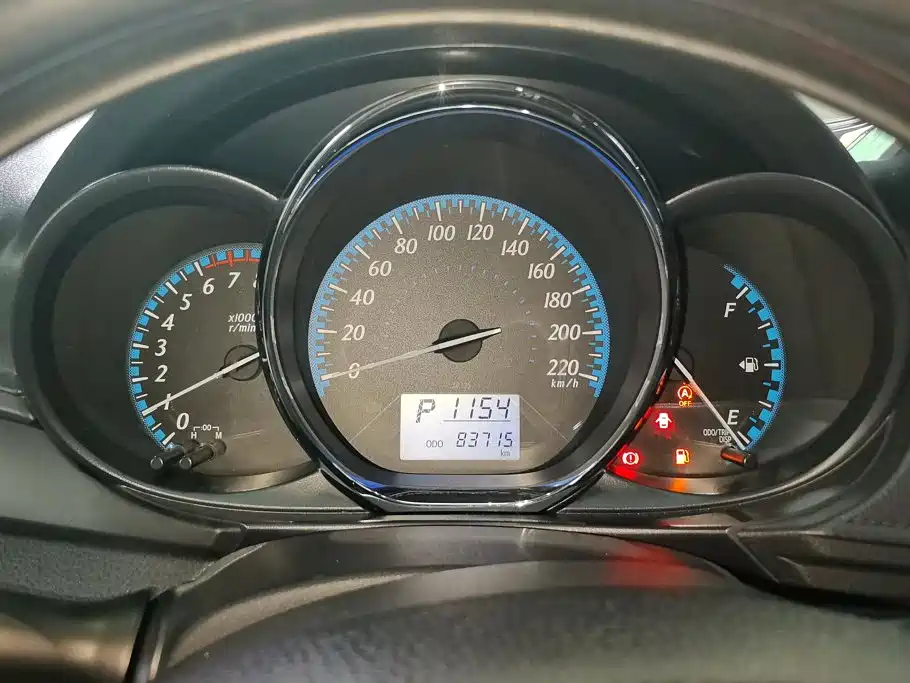 Toyota Yaris L 2016 — фото 14