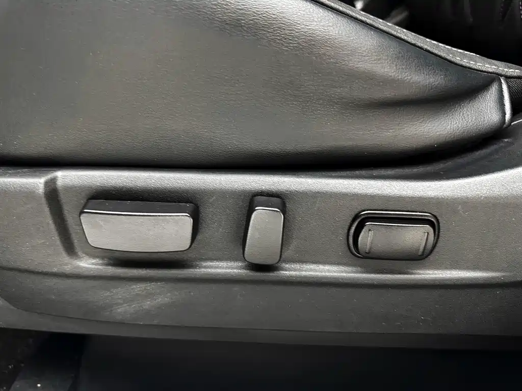 Mitsubishi Outlander 2023 — фото 16
