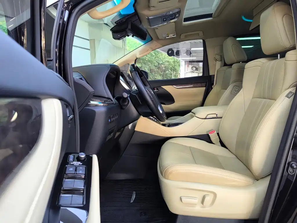Toyota Vellfire 2022 — фото 11