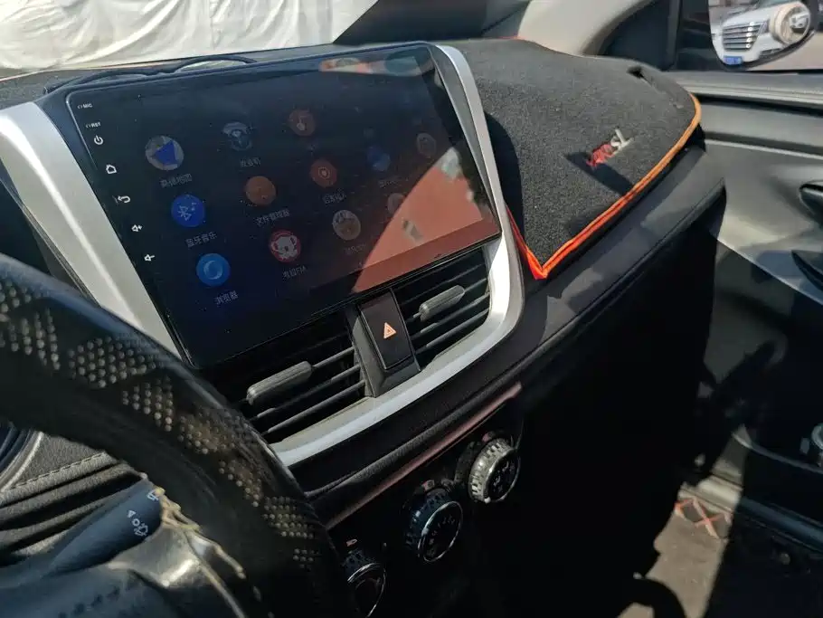 Toyota Yaris L 2019 — фото 13
