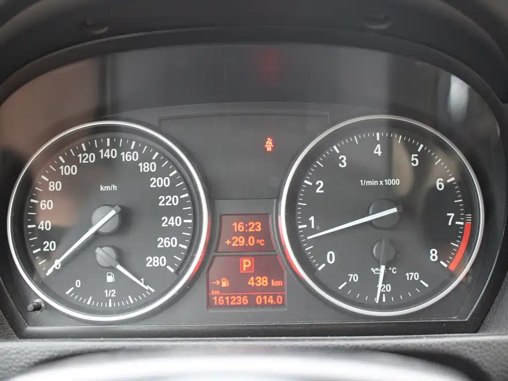 BMW 3 Series 2010 — фото 20