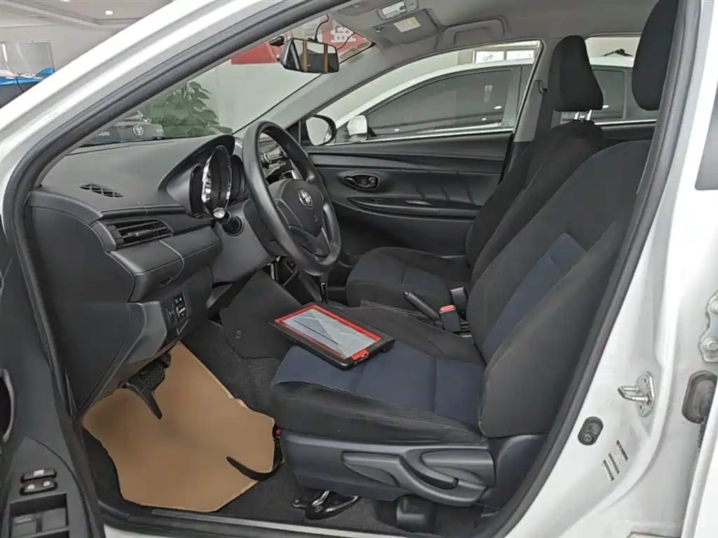 Toyota Yaris L 2017 — фото 15