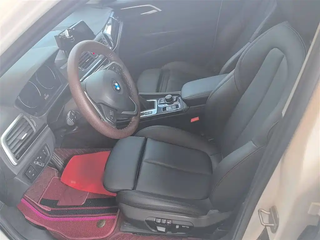 BMW 1 Series 2018 — фото 9