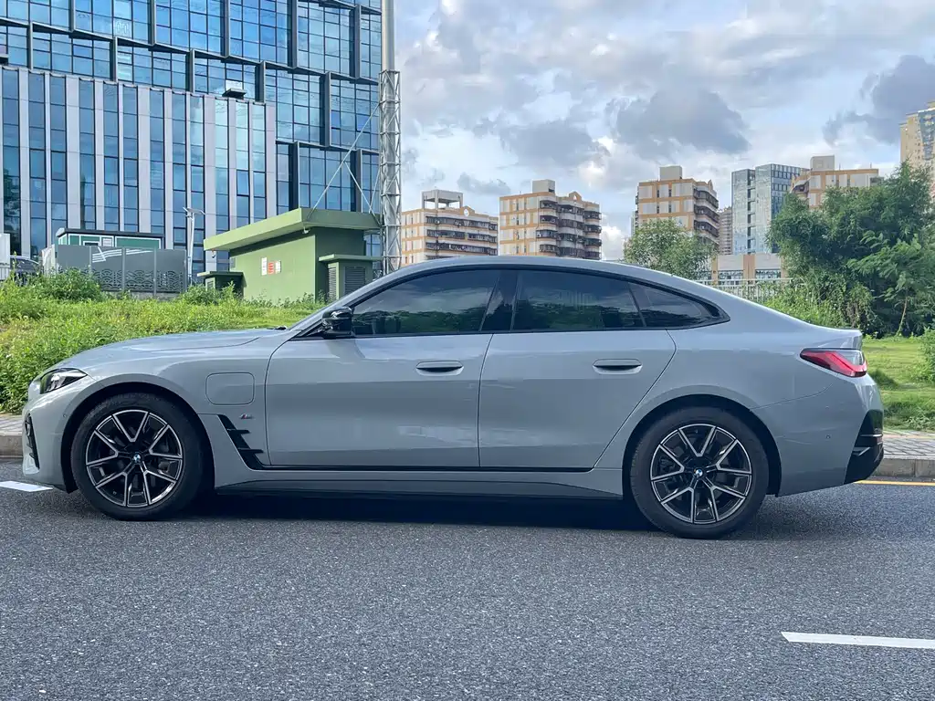 BMW i4 2025