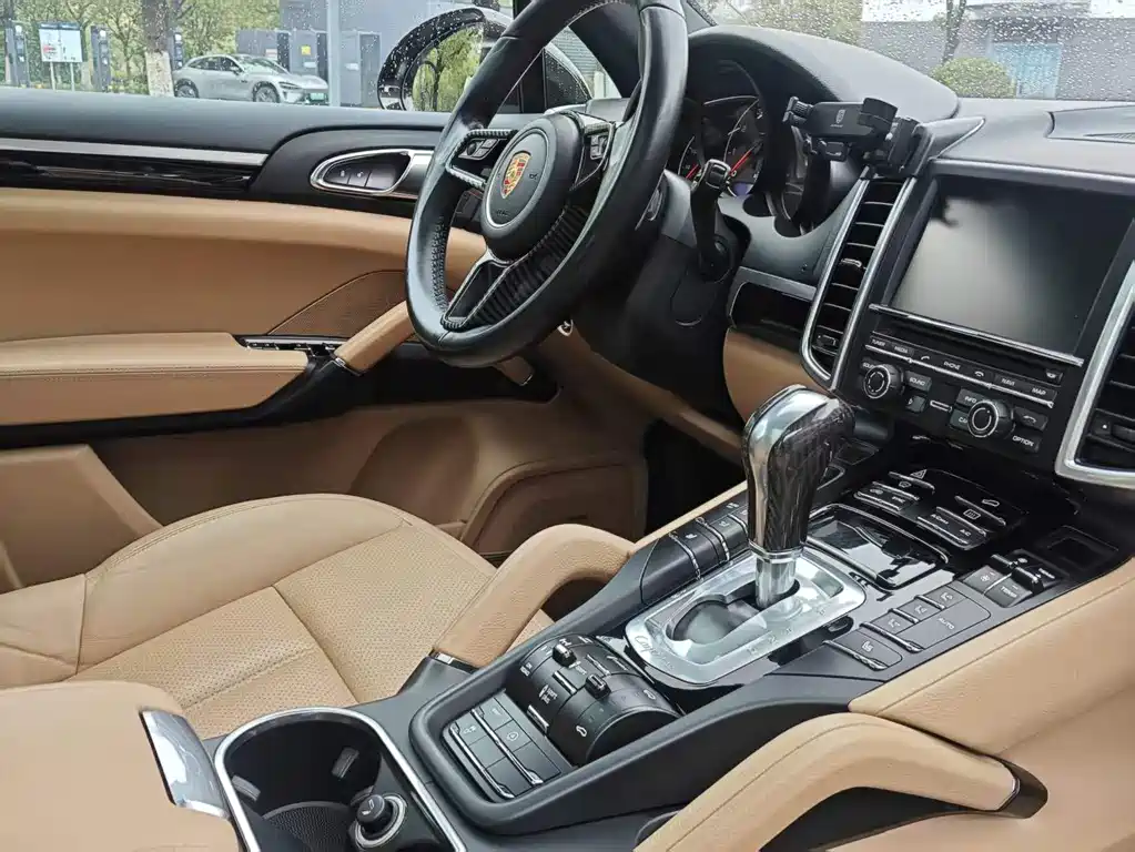 Porsche Cayenne 2015 — фото 12